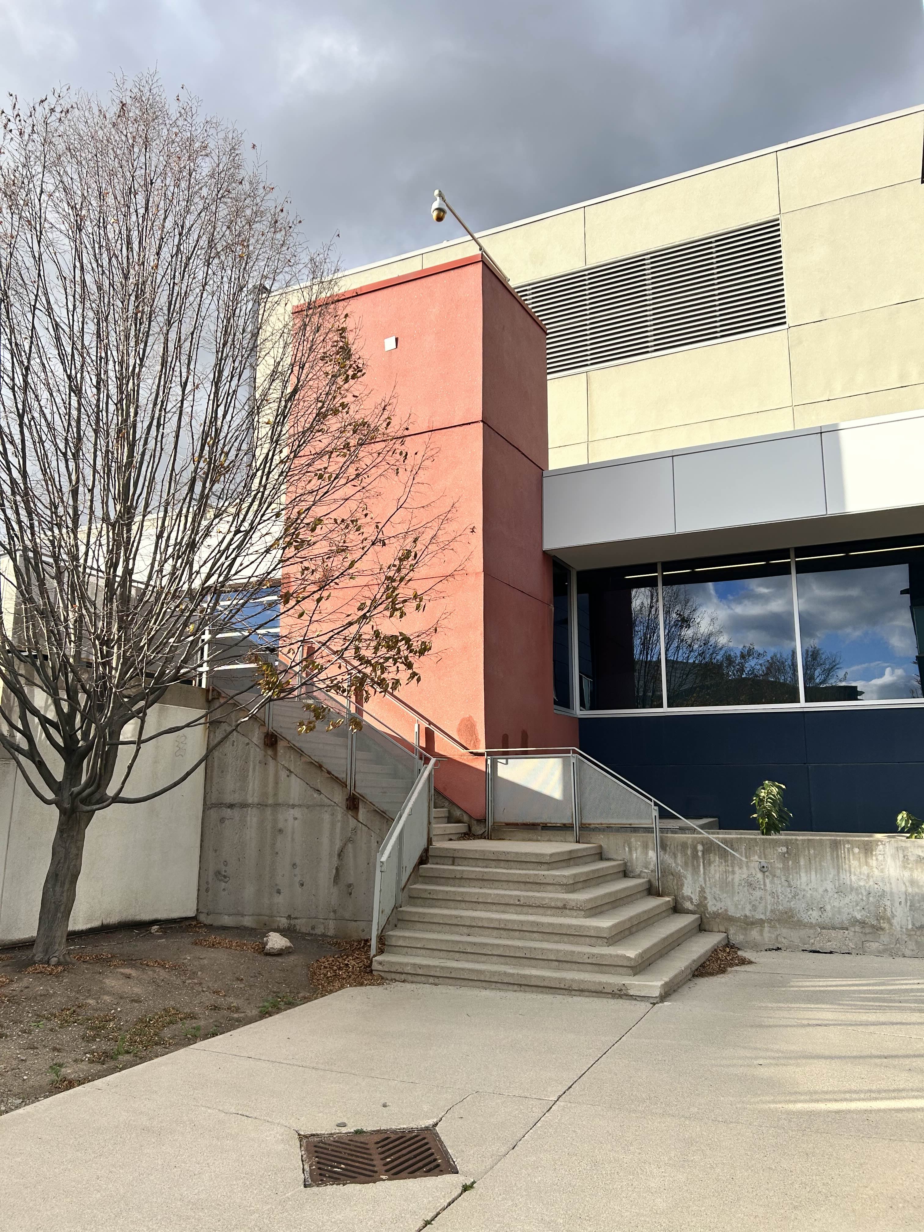 The pillar here could be interesting to work with, I think this area is a bit empty and its not super accessible.